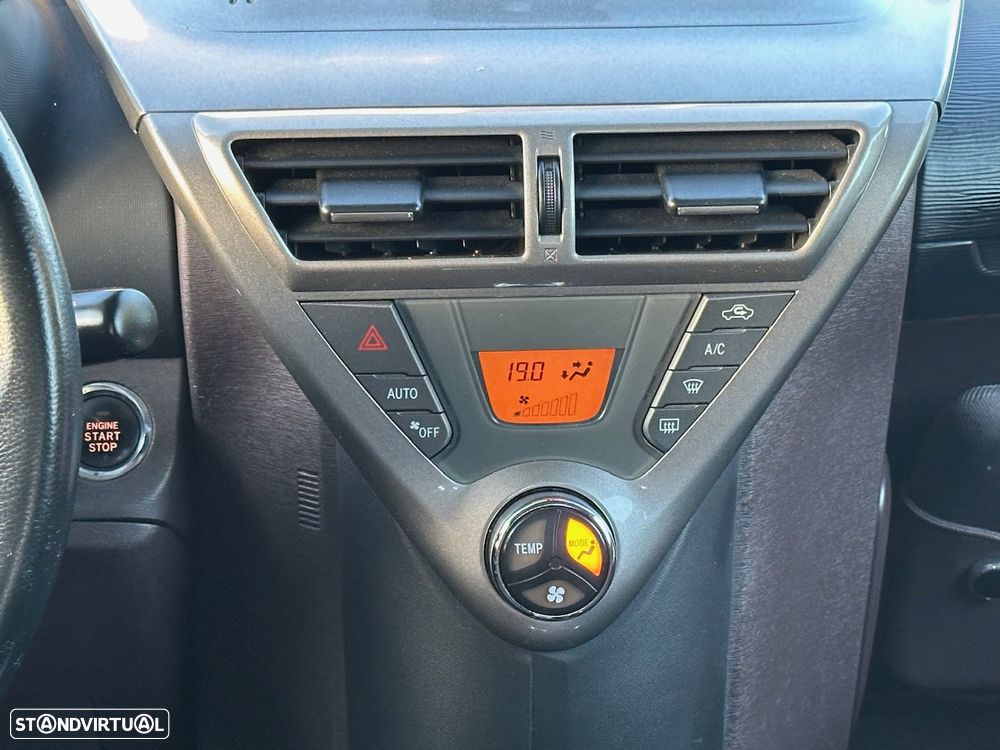 Toyota iQ 1.4 D-4D - 6