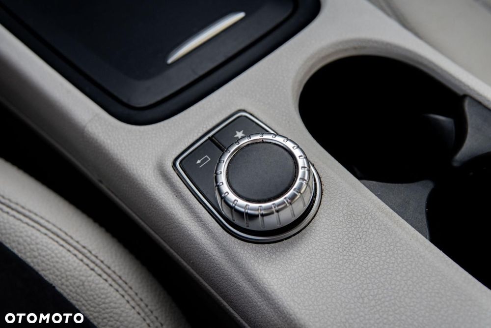 Mercedes-Benz CLA 250 7G-DCT AMG Line - 22