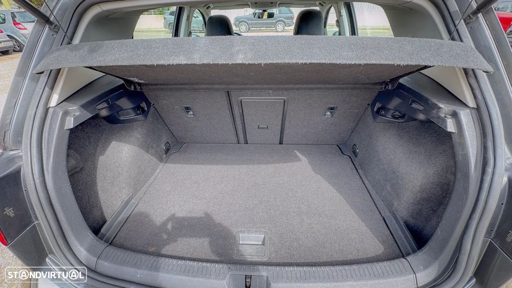 VW Golf 1.6 TDI Confortline - 16