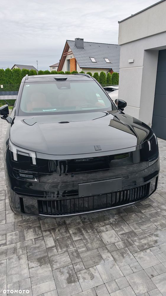 Lynk & Co 900 - 4
