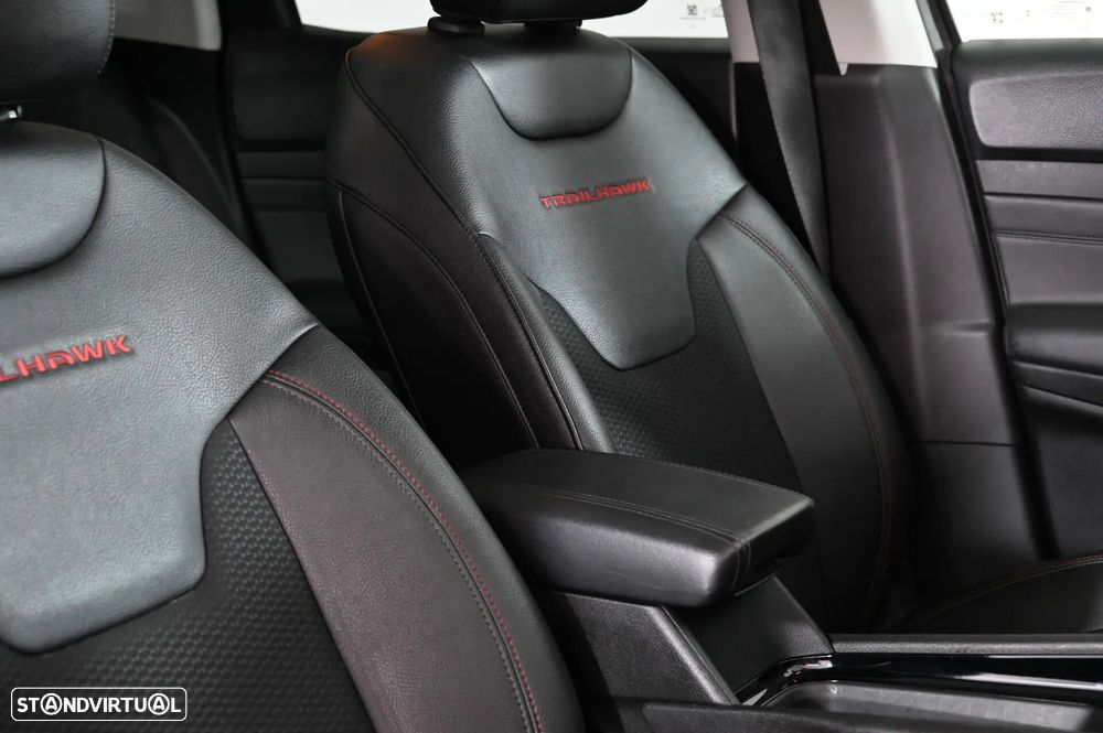 Jeep Compass 1.3 TG Trailhawk - 31