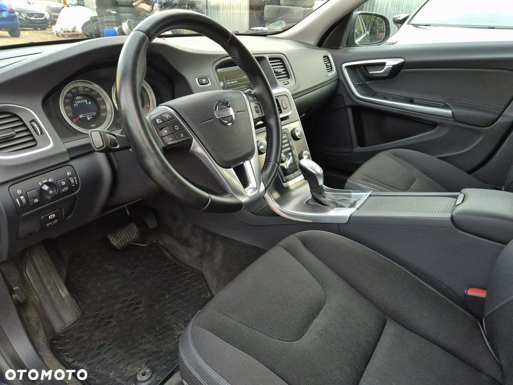 Volvo V60 D3 Geartronic Momentum - 12