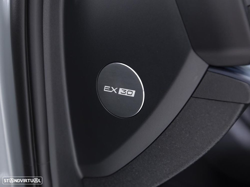 Volvo EX 30 Single Motor Extended Range RWD Core — fotografia 16