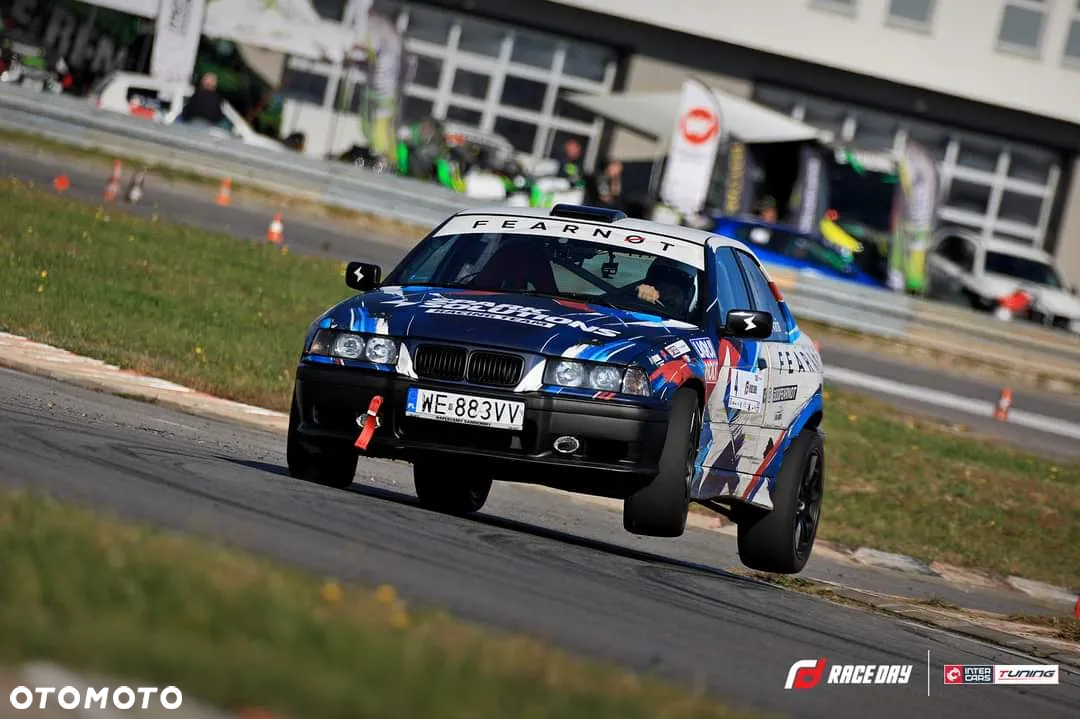 BMW Seria 3 320i - 23