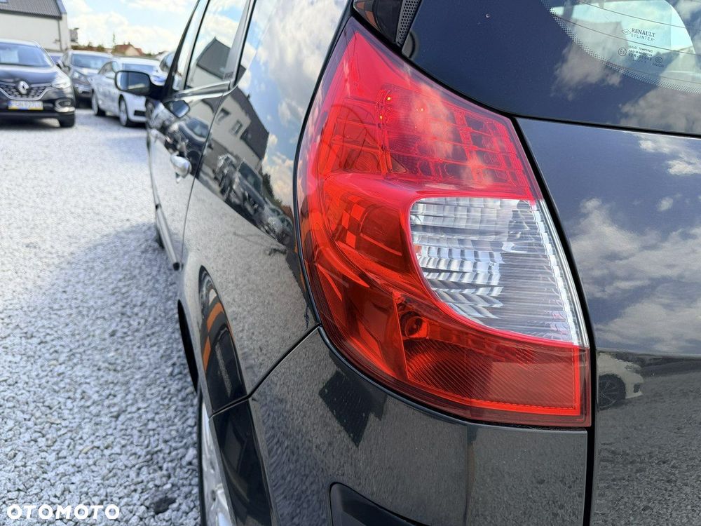 Renault Scenic 2.0 16V Privilege - 9
