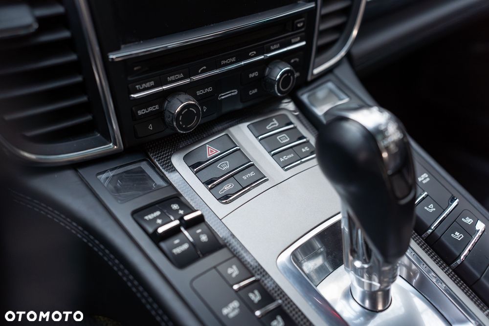 Porsche Panamera Turbo Executive - 24