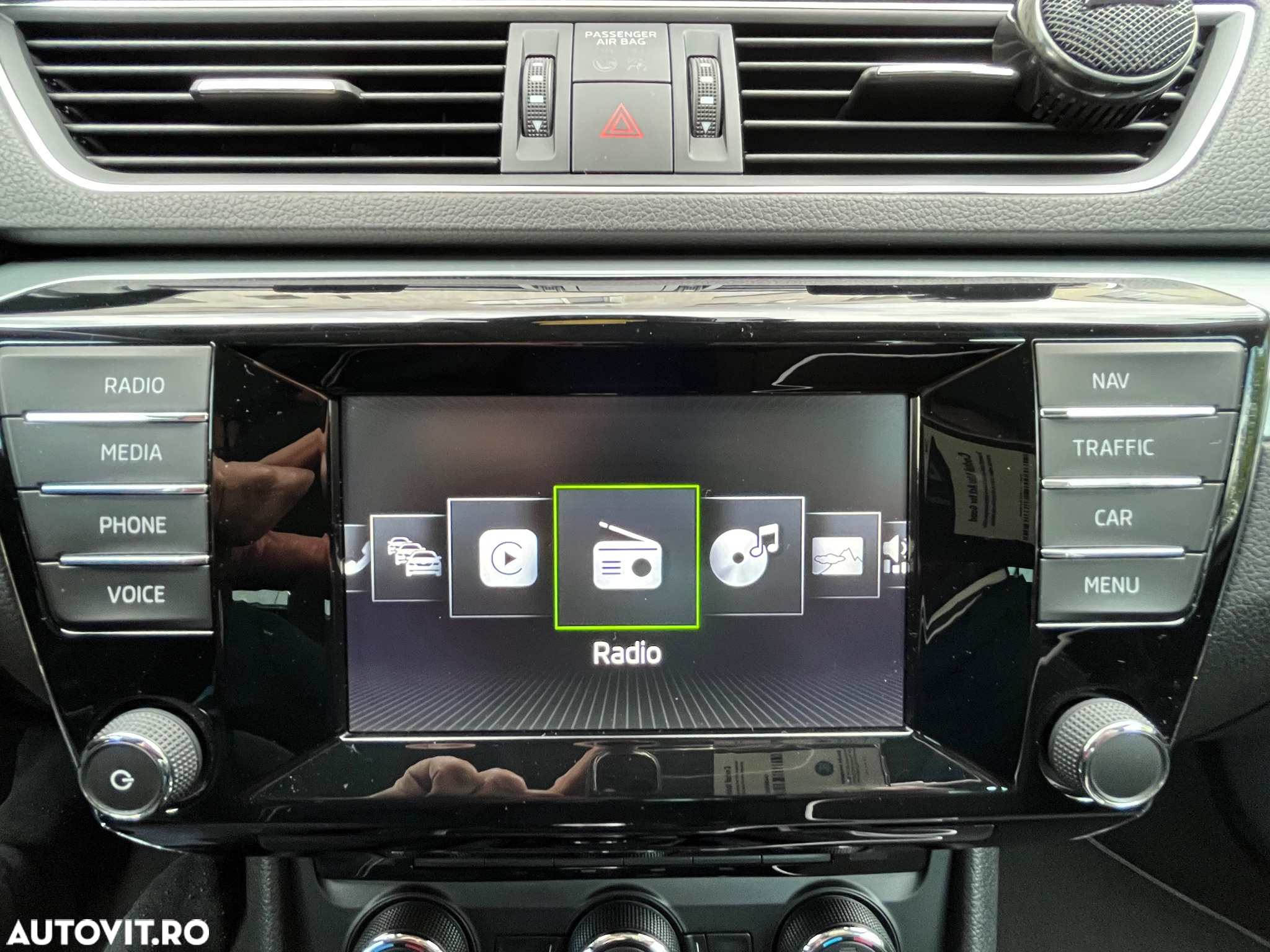 Skoda Superb 2.0 TDI DSG Ambition - 34