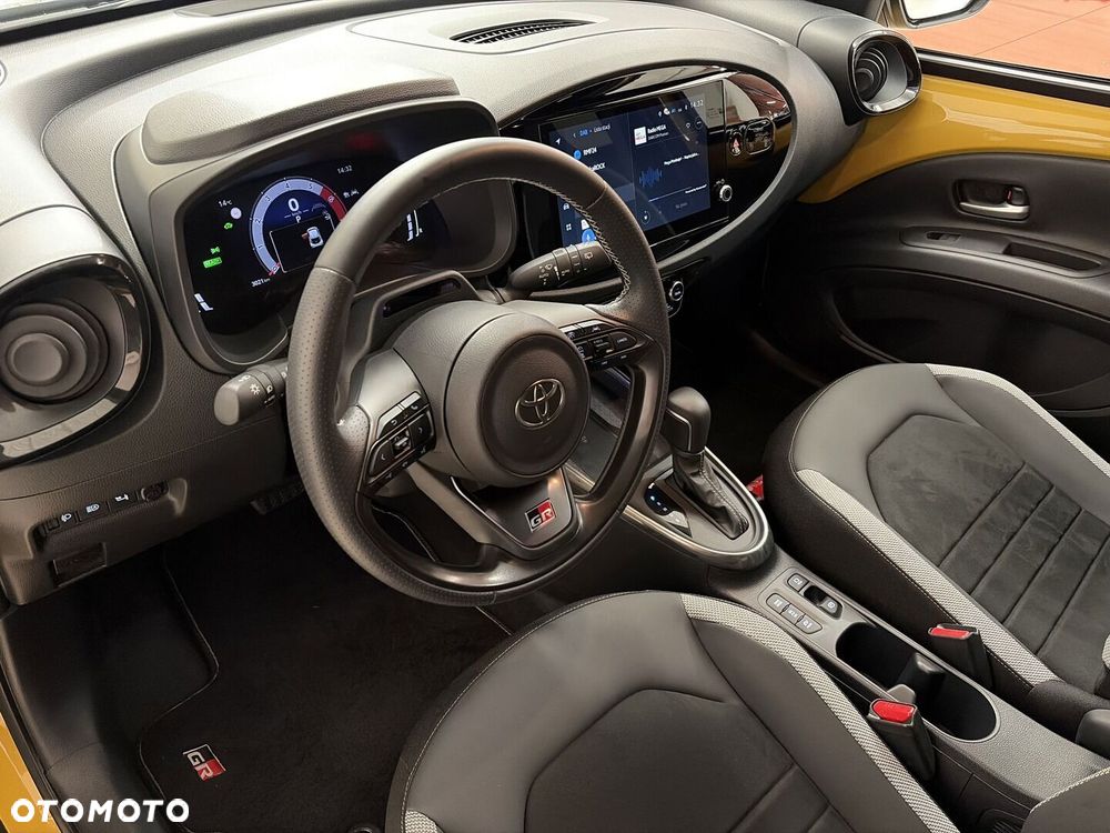 Toyota Aygo X Hybrid 1.5 Style e-CVT - 11