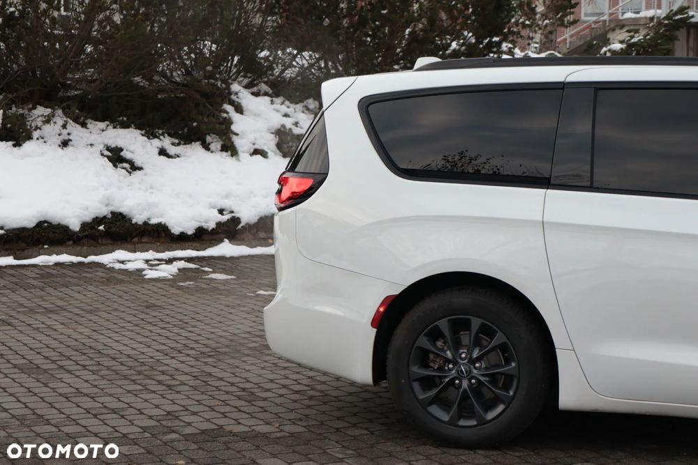 Chrysler Pacifica - 6