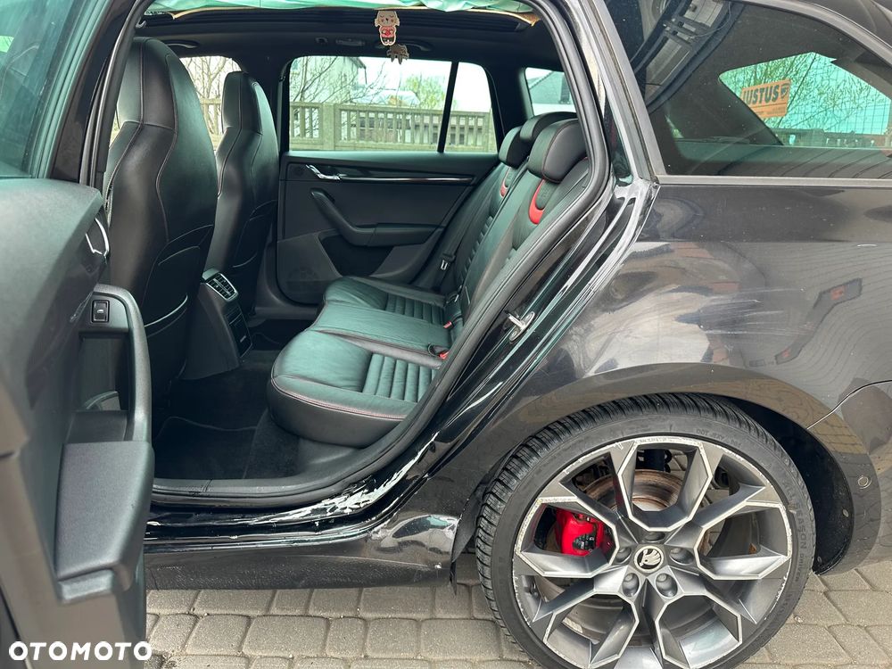 Skoda Octavia 2.0 TDI DSG RS - 22