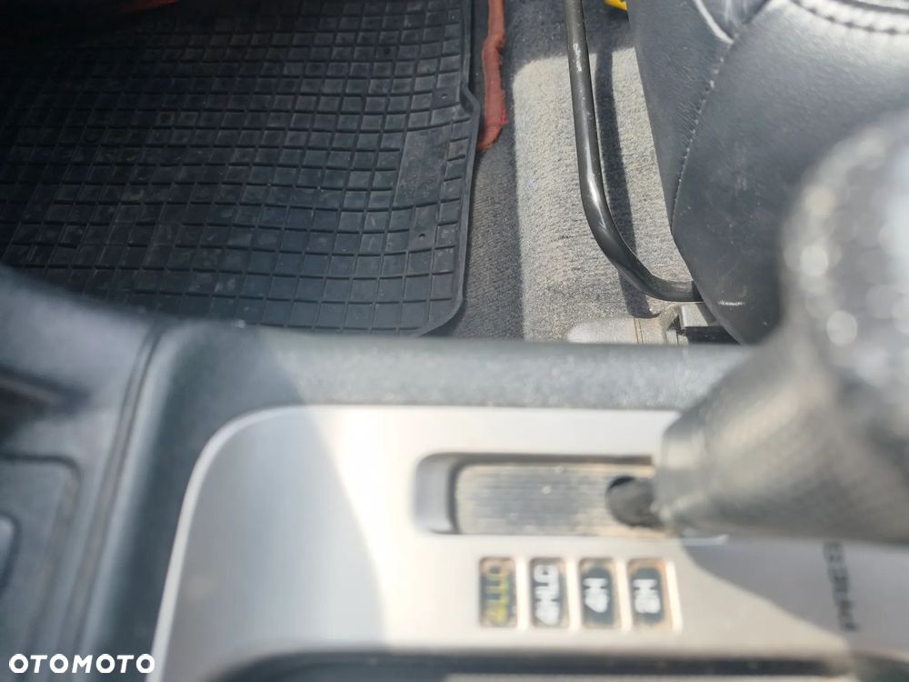 Mitsubishi Pajero - 17
