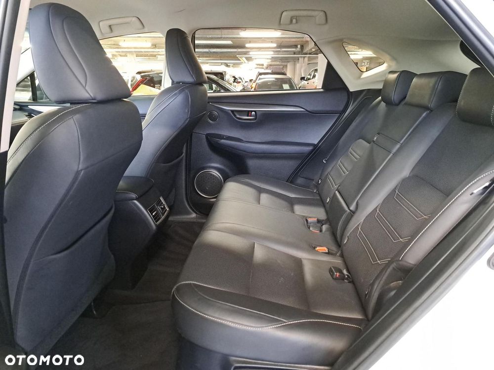 Lexus NX 300h Comfort AWD - 11