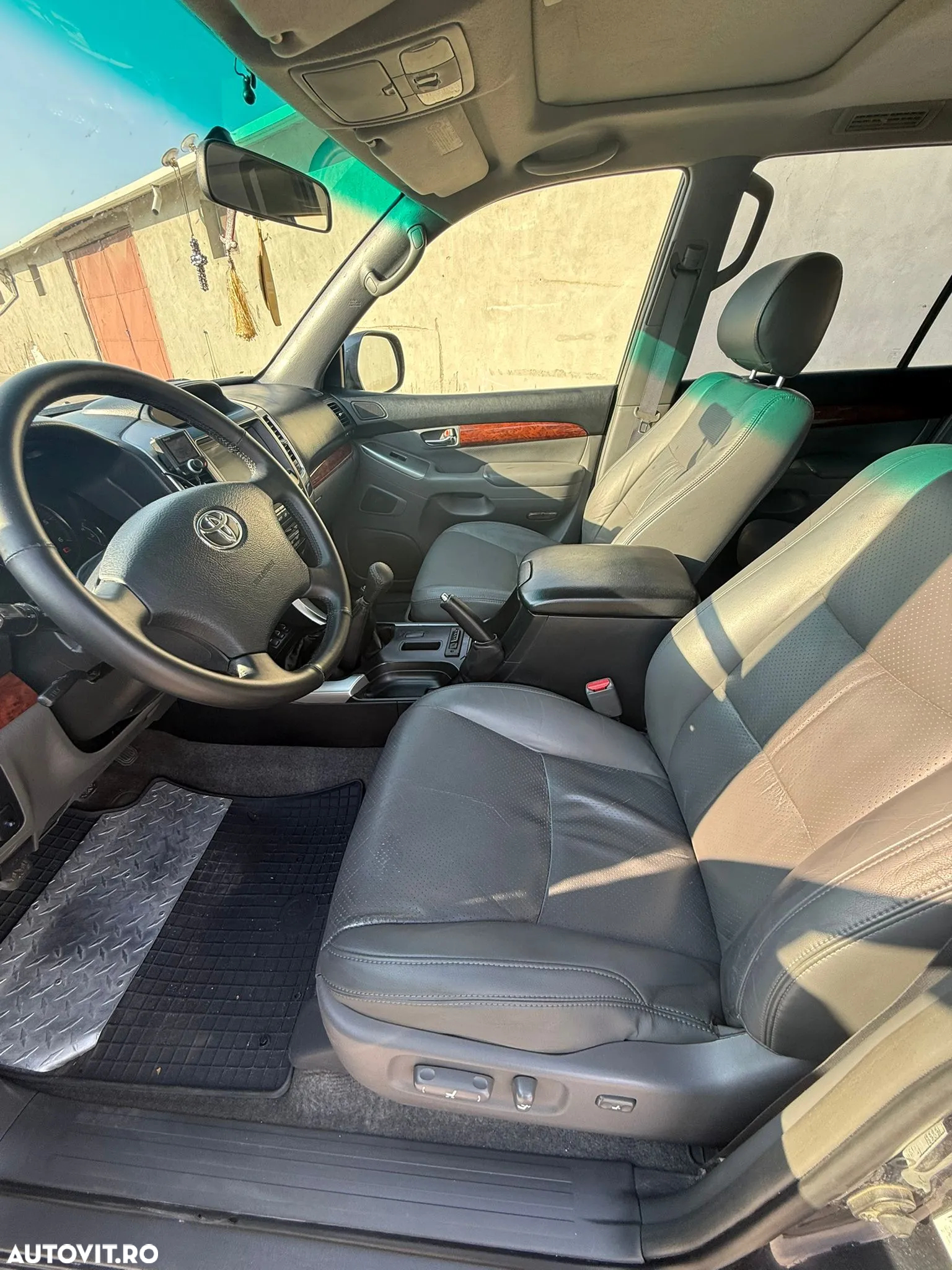 Toyota Land Cruiser - 10