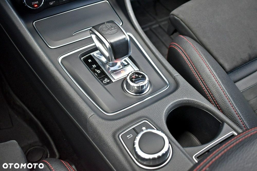 Mercedes-Benz CLA AMG 45 4Matic 7G-DCT - 30