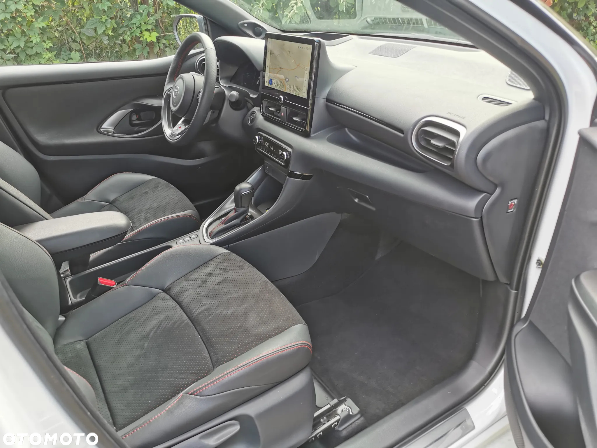 Toyota Yaris Hybrid 1.5 GR Sport - 22