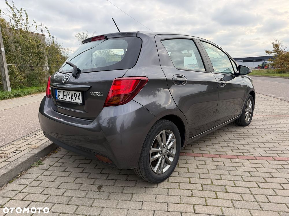 Toyota Yaris 2015 photo 5