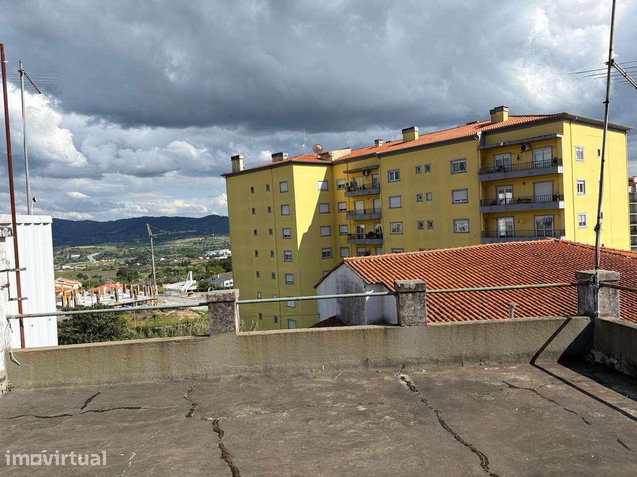 Apartamento T4 com 4 casas de banho e terraço - Grande imagem: 3/11