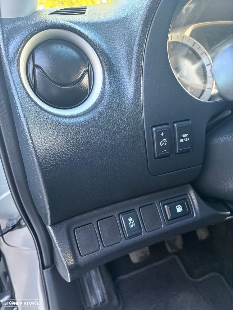 Nissan Navara 2.3 dCi CD 4WD N-Connecta Navi+Barras - 20