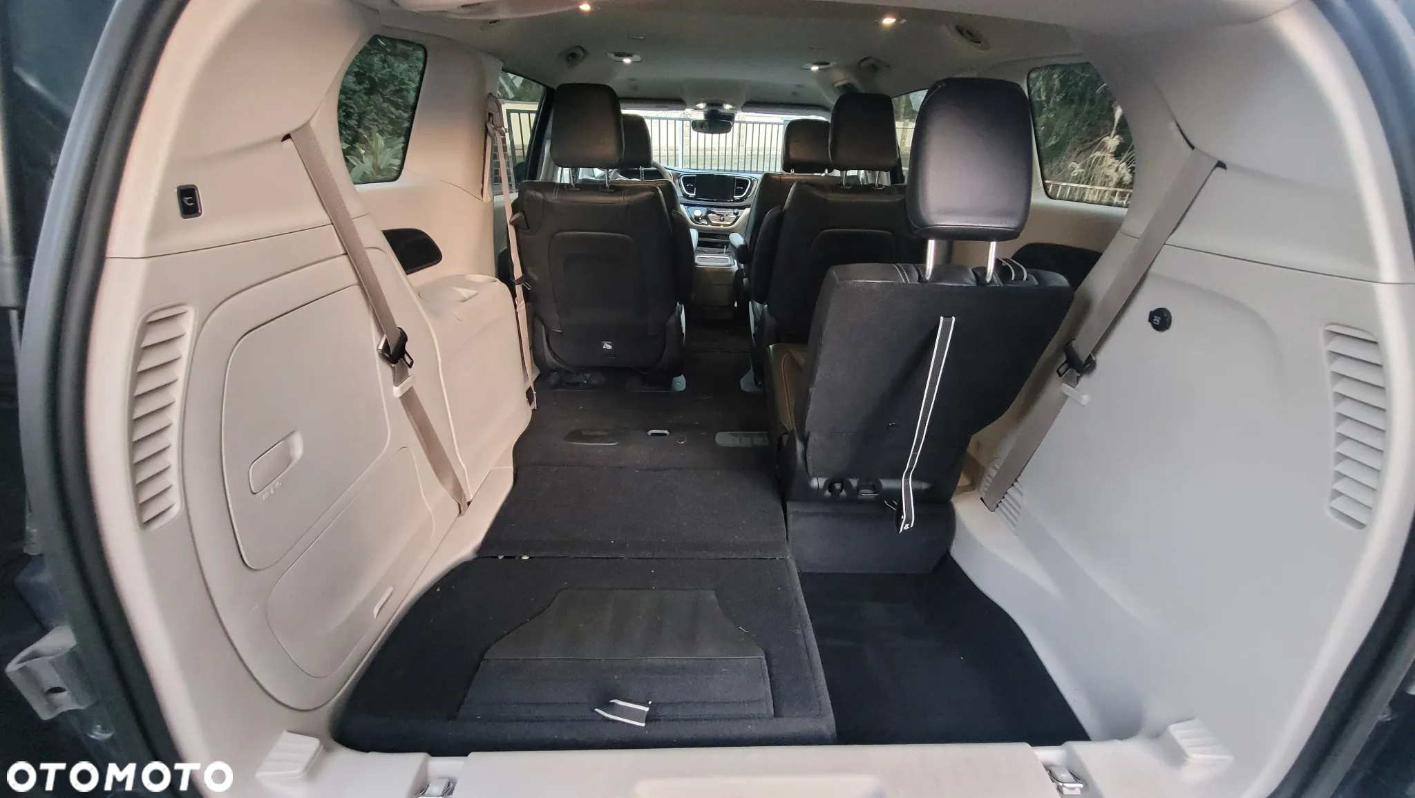Chrysler Pacifica - 16