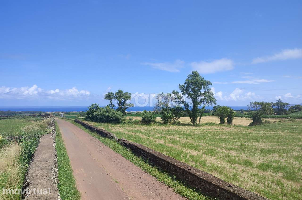Terreno Agrícola com Vista Mar nas Calhetas, Ribeira Grande - Grande imagem: 3/11