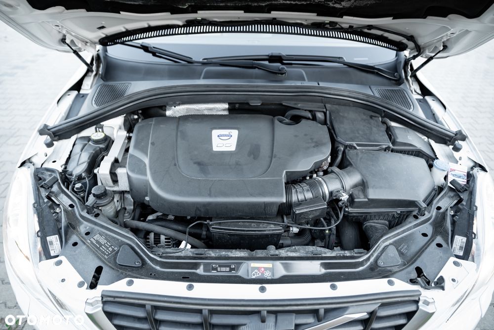Volvo XC 60 D5 AWD Geartronic Momentum - 40