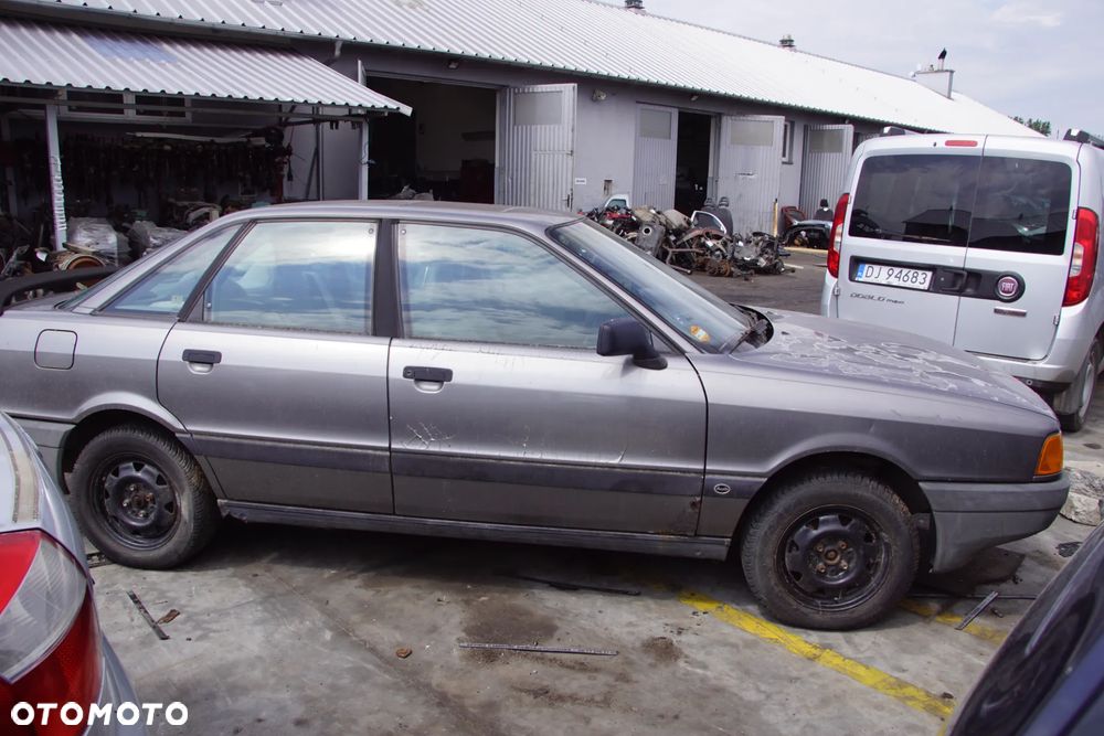 Auto na części - Audi 80 B3 1.8 90 KM JN AKM LY7U 1987R Silnik Skrzynia Drzwi Błotnik Klapa Zderzak Lampa Lusterko Klamka Szyba Deska Kokpit Sterownik Moduł Czujnik Licznik Panel Kierownica - 7