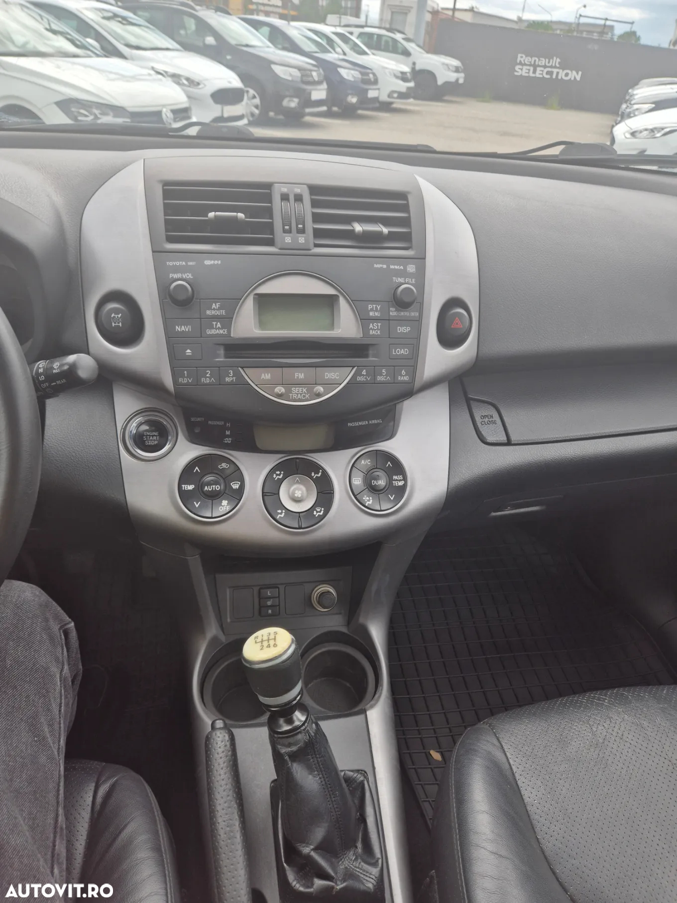 Toyota RAV4 2.2 D-4D Luxury - 9