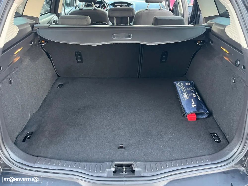 Ford Focus SW - 14