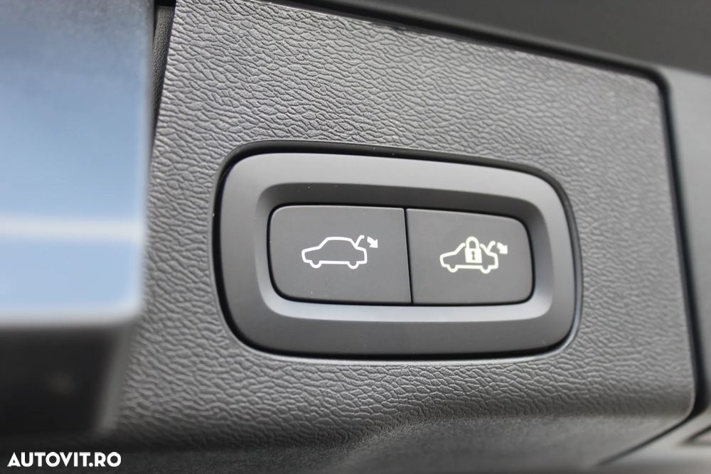 Volvo XC 60 B5 AT AWD MHEV Plus Dark - 34