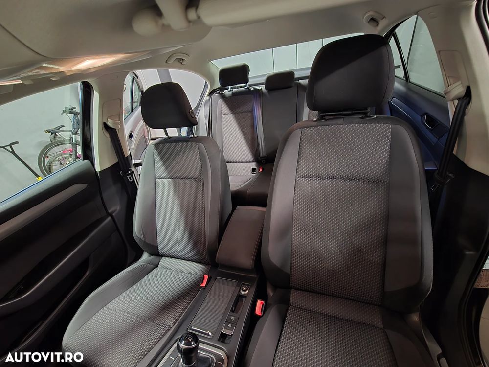 Volkswagen Passat - 20