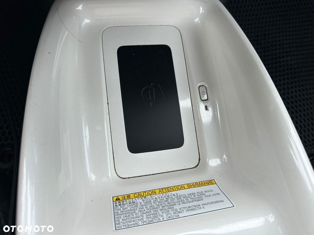 Toyota Prius 1.8 Hybrid Premium - 24
