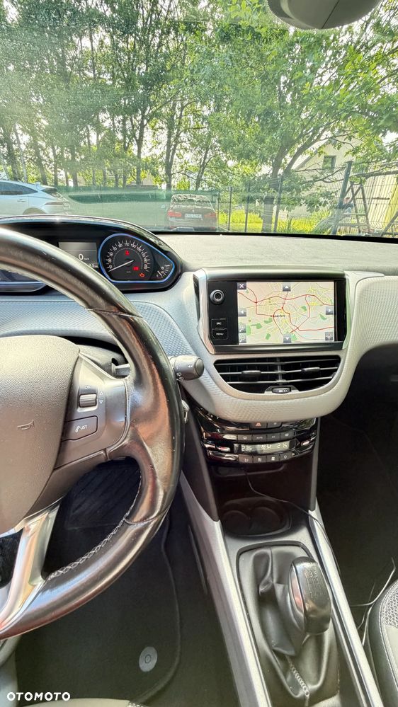 Peugeot 2008 1.2 Pure Tech Allure S&S - 10