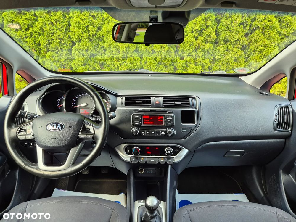 Kia Rio 1.2 Dream Team Edition - 32