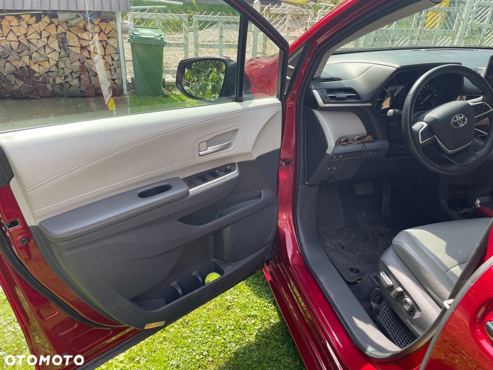 Toyota Sienna - 18