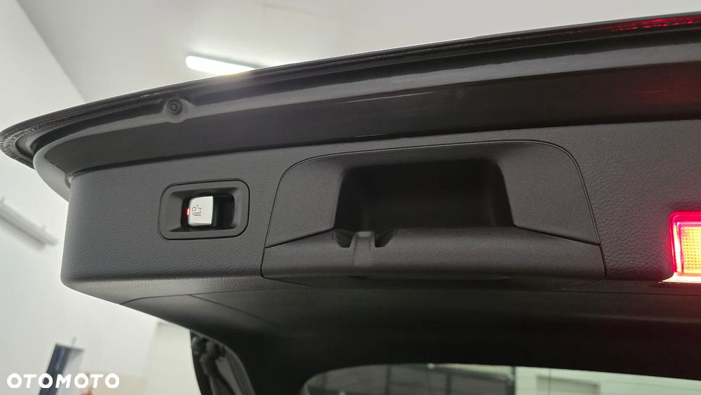 Mercedes-Benz GLC 300 de 4Matic 9G-TRONIC AMG Line Plus - 11