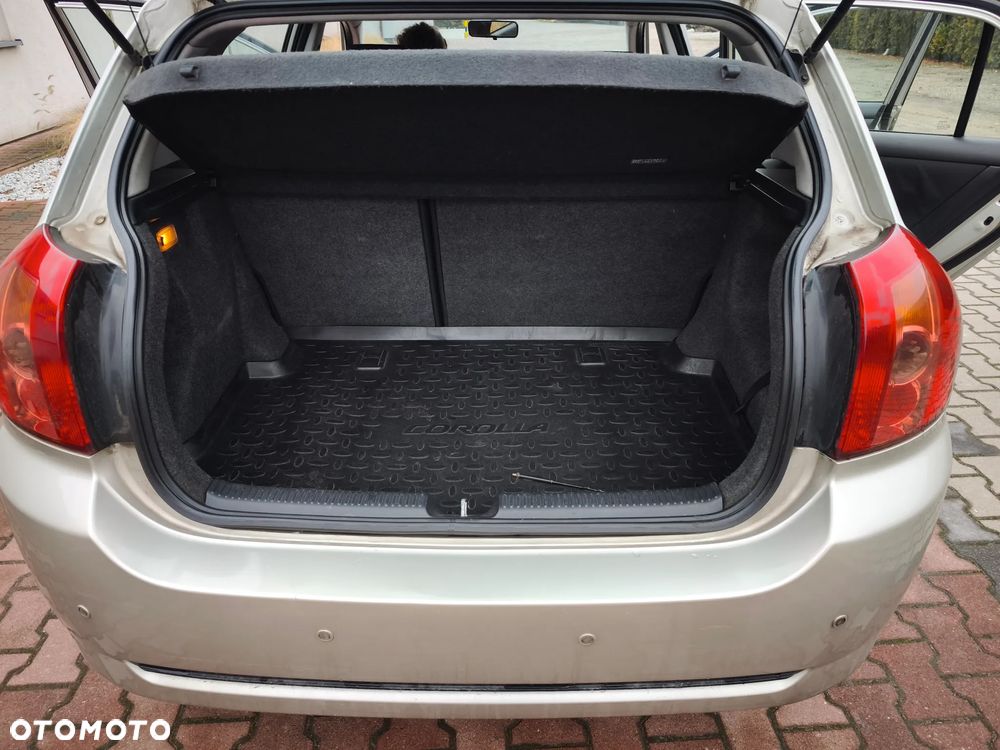 Toyota Corolla 2.0 D-4D Sol - 16