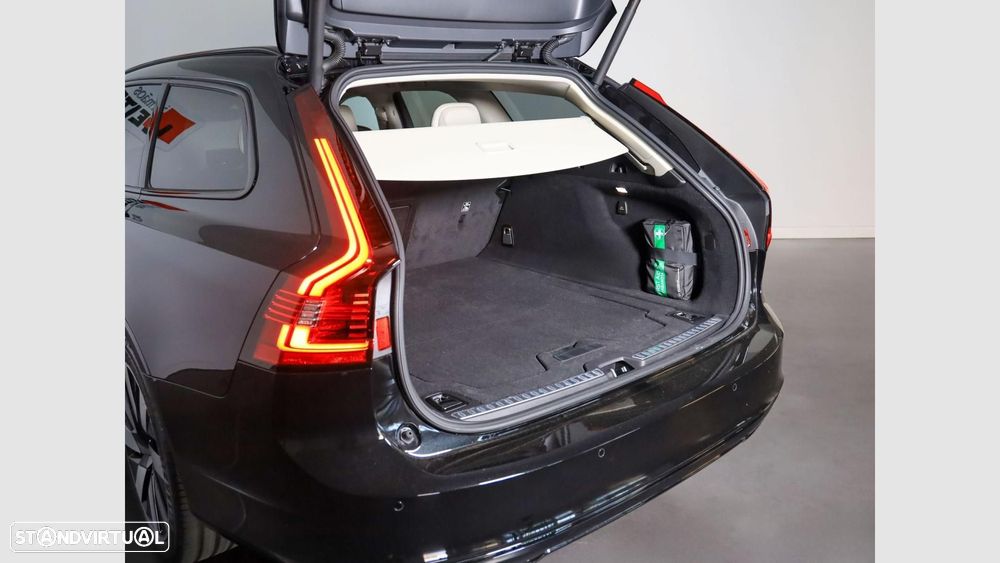 Volvo V90 2.0 T6 PHEV Plus Dark AWD — fotografia 18