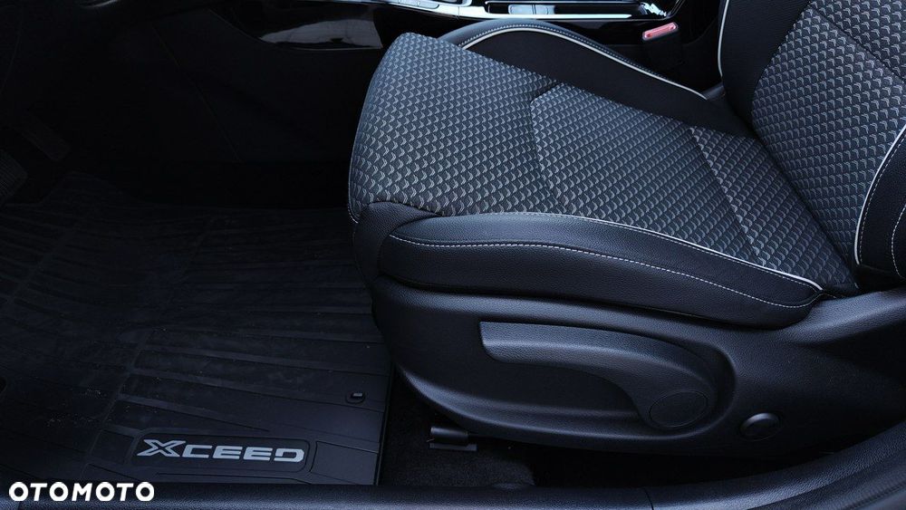 Kia XCeed - 10