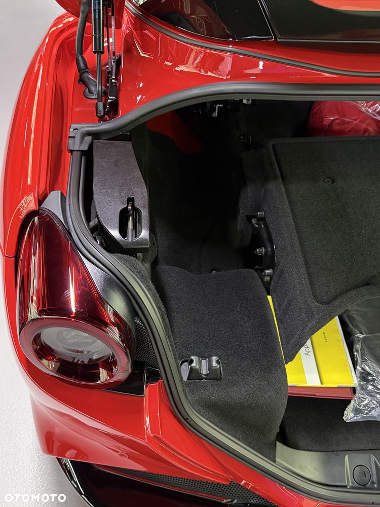Ferrari Portofino M - 17