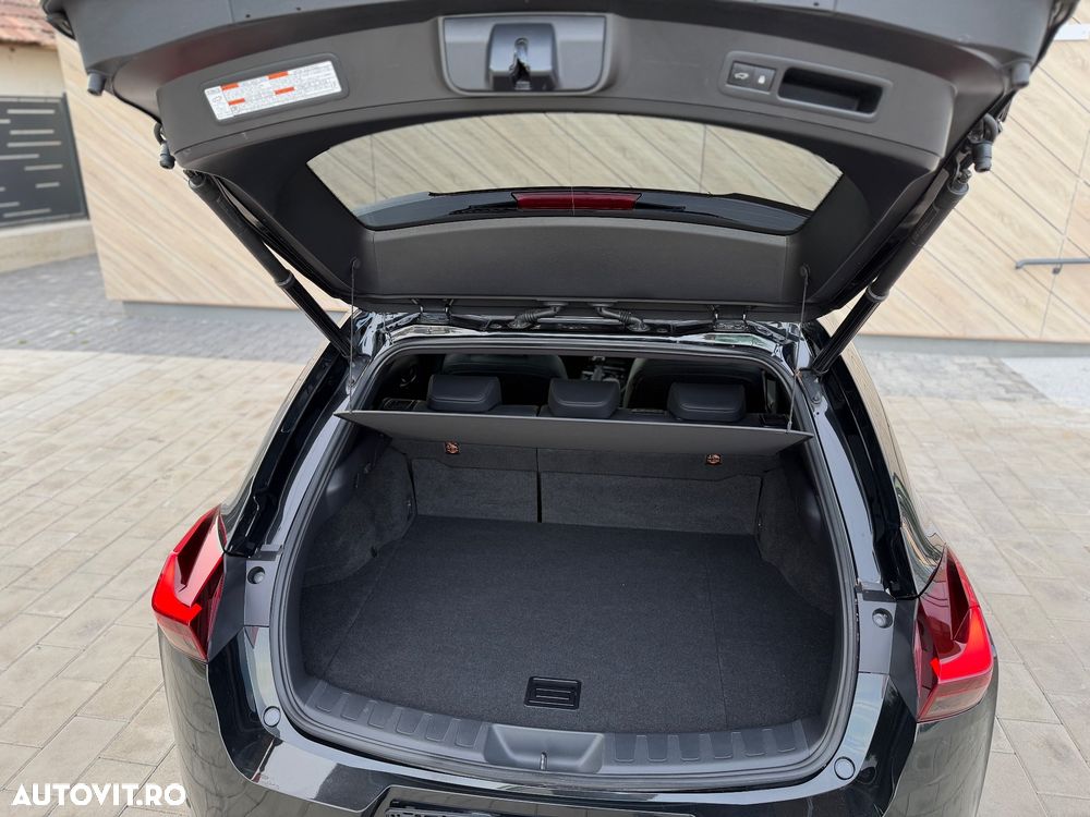 Lexus UX 250h 2.0L HEV 20H- (178 HP) 4X2 CVT Executive - 15