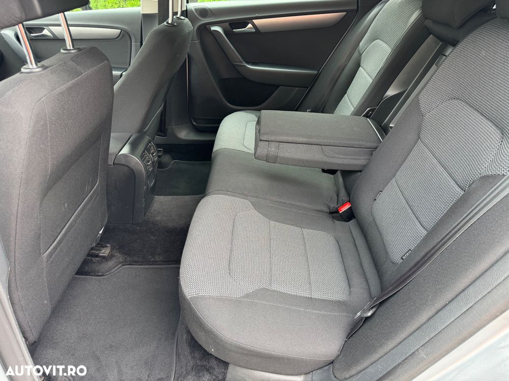 Volkswagen Passat - 13