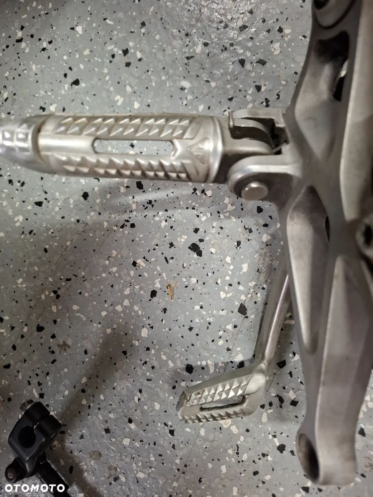 Triumph Street Triple 765 set podnóżek dźwignia - 7