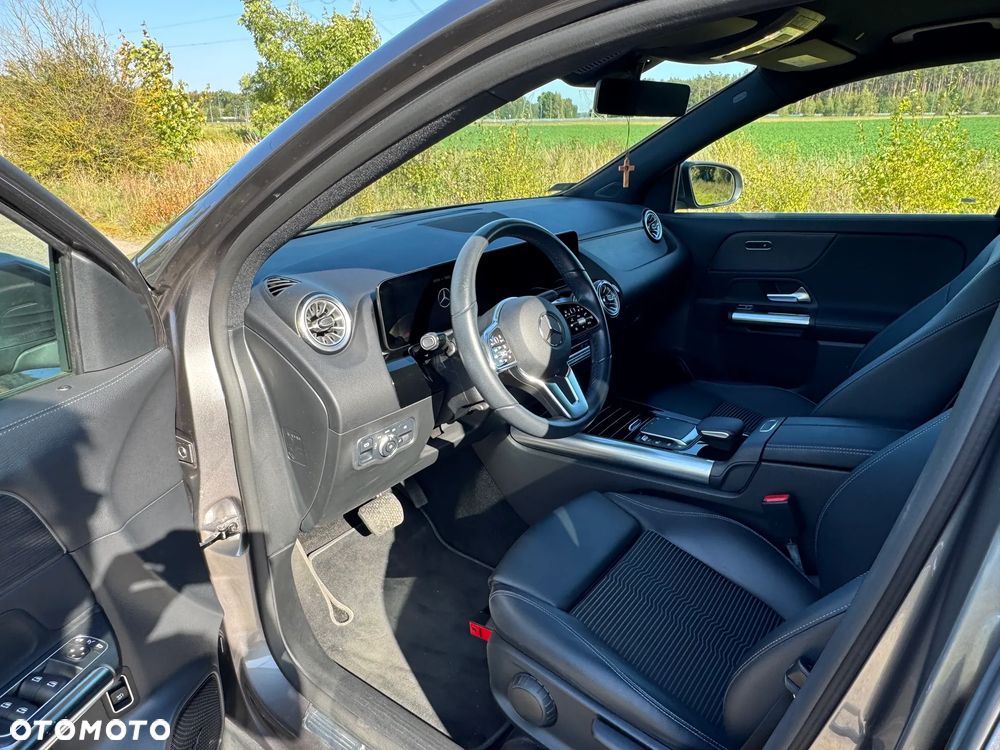 Mercedes-Benz GLA - 9