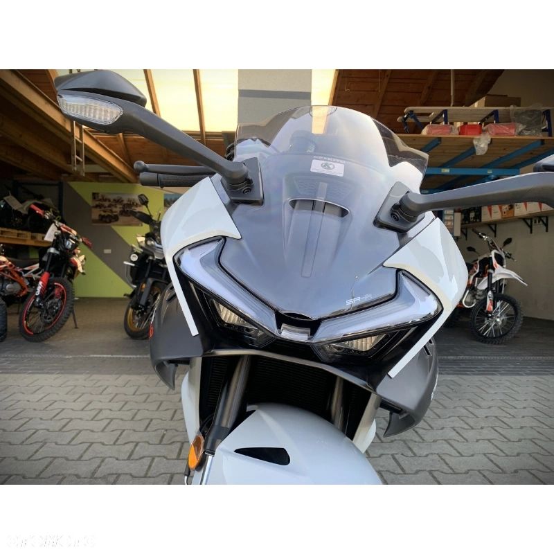CFMoto SR - 15