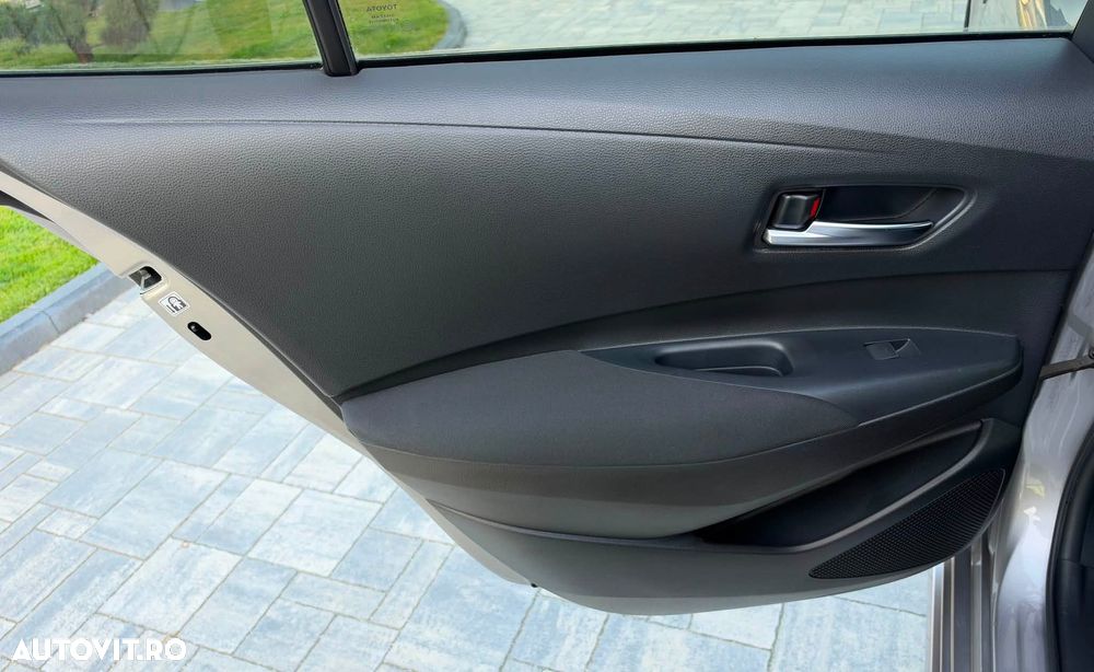 Toyota Corolla 1.8 Hybrid Comfort - 18