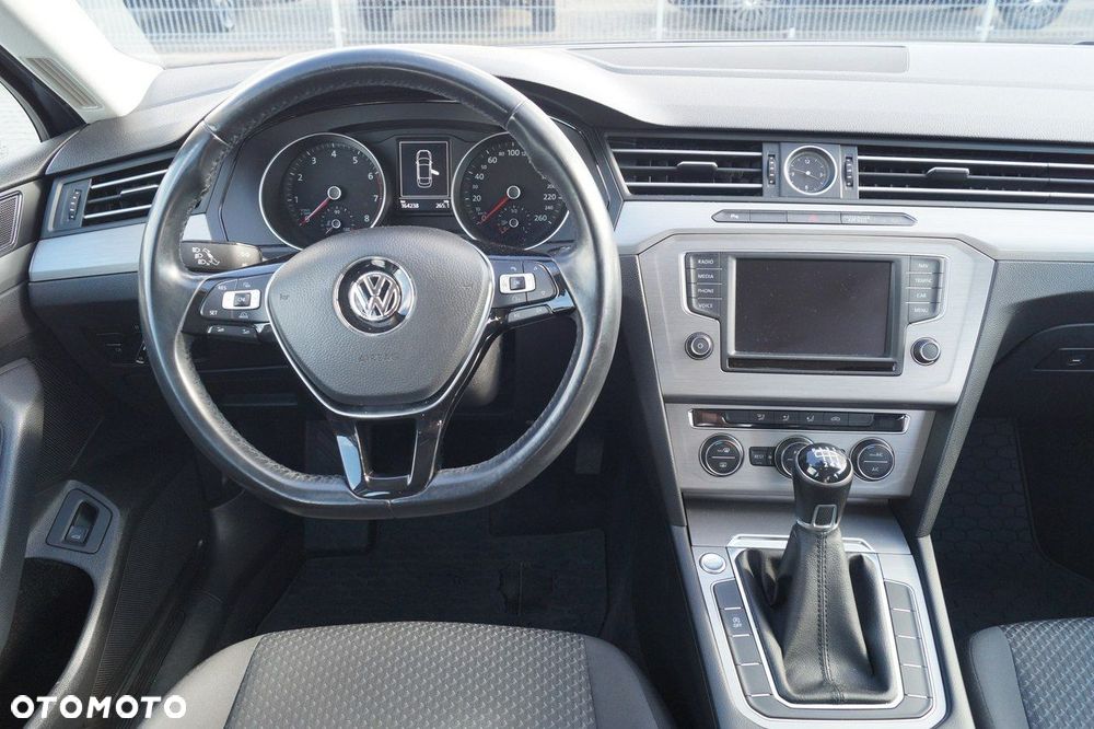 Volkswagen Passat - 20