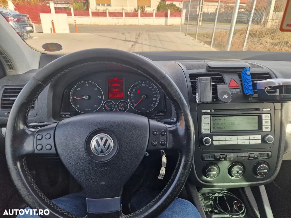 Volkswagen Golf - 10