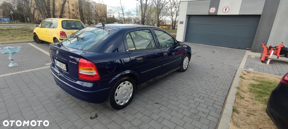 Opel Astra 1.4 - 4