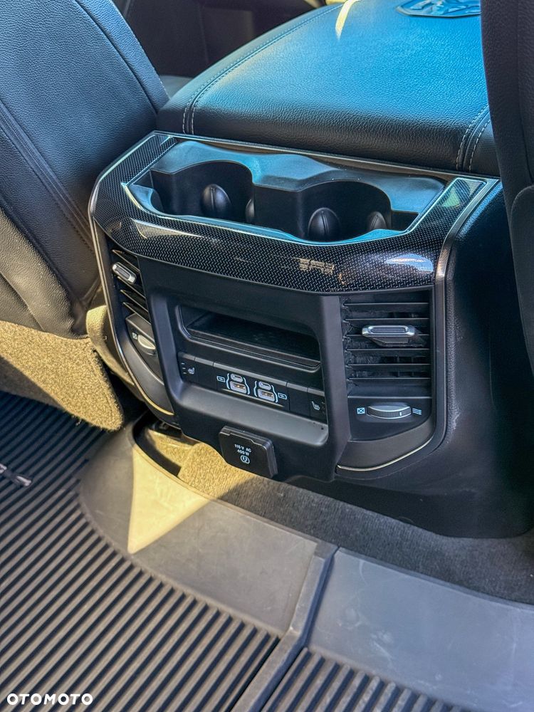 RAM 1500 Crew Cab Shortbed Rebel - 32