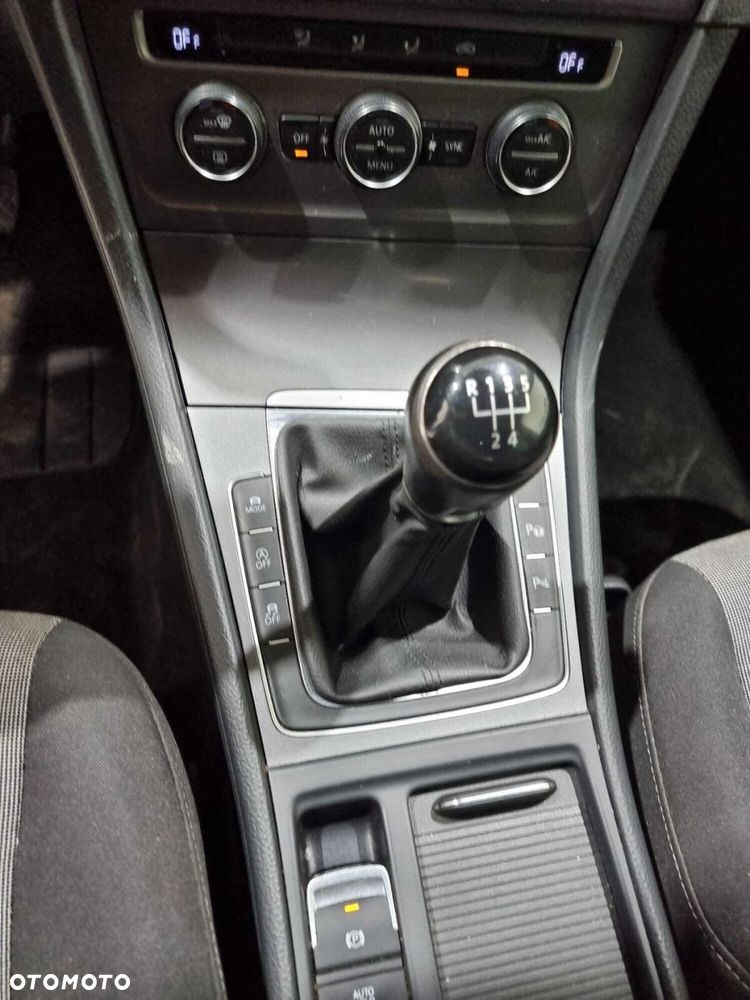 Volkswagen Golf - 16